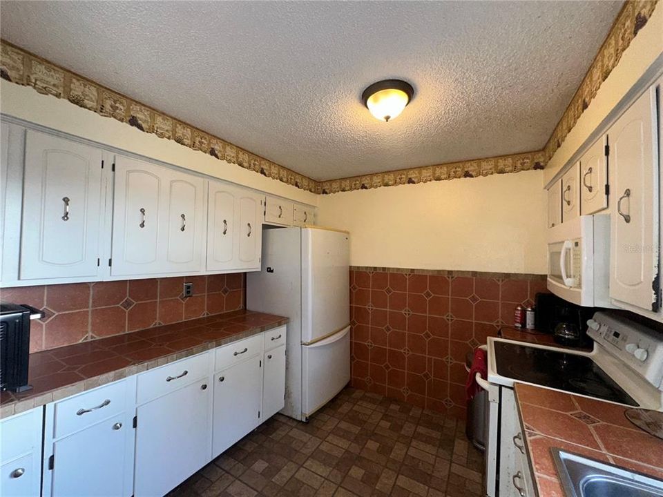 На продажу: $169,900 (3 спален, 1 ванн, 950 Квадратных фут)