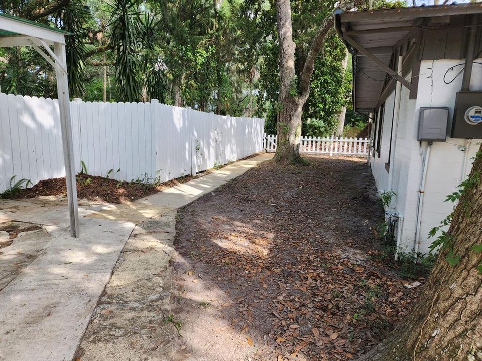 For Rent: $1,600 (3 beds, 2 baths, 1300 Square Feet)