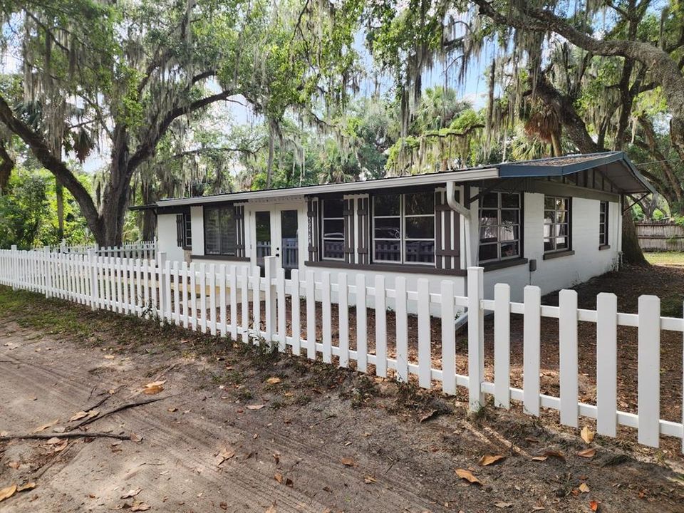 For Rent: $1,600 (3 beds, 2 baths, 1300 Square Feet)