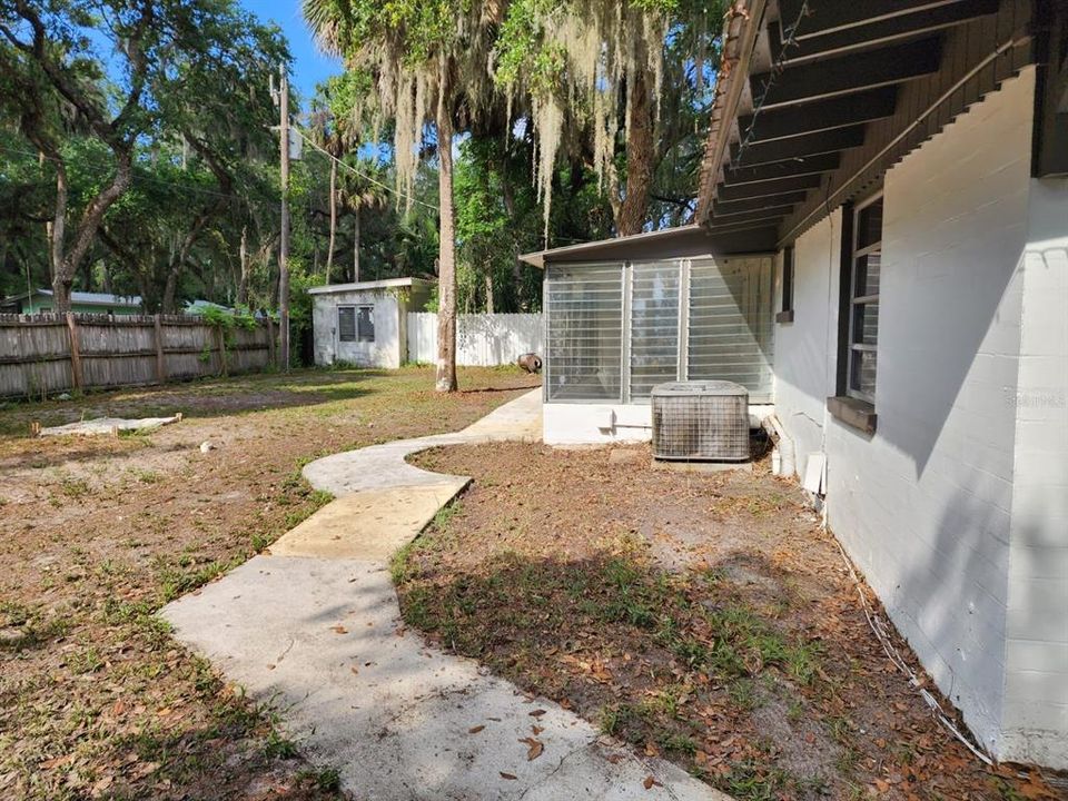 For Rent: $1,600 (3 beds, 2 baths, 1300 Square Feet)