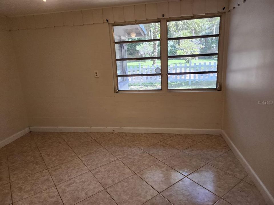 For Rent: $1,600 (3 beds, 2 baths, 1300 Square Feet)