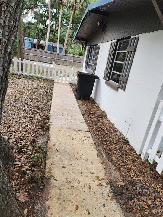 For Rent: $1,600 (3 beds, 2 baths, 1300 Square Feet)