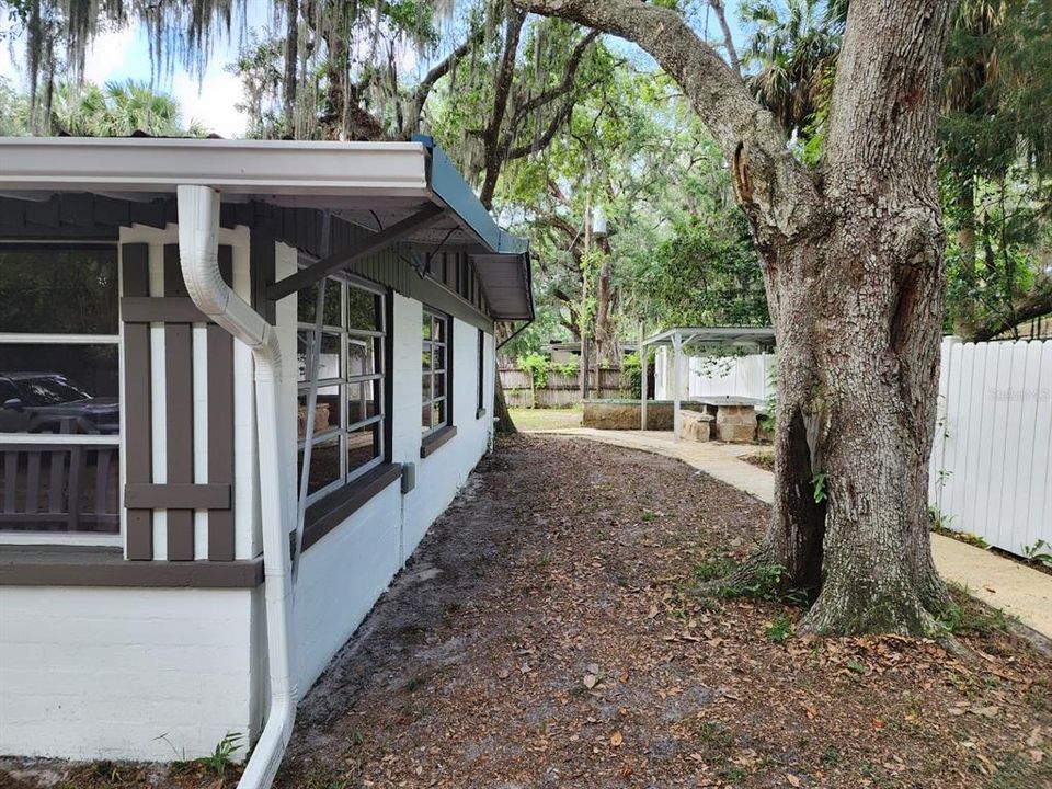 For Rent: $1,600 (3 beds, 2 baths, 1300 Square Feet)