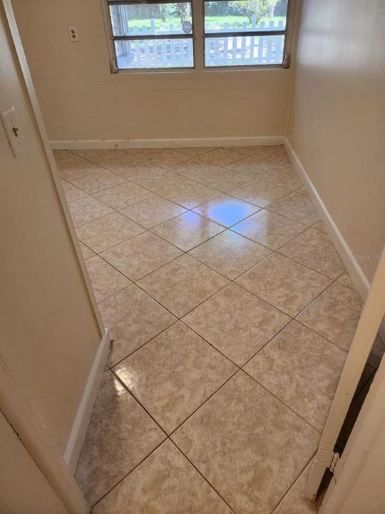 For Rent: $1,600 (3 beds, 2 baths, 1300 Square Feet)