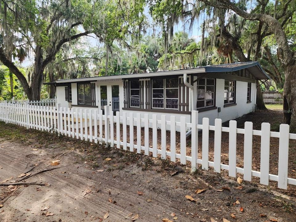 For Rent: $1,600 (3 beds, 2 baths, 1300 Square Feet)