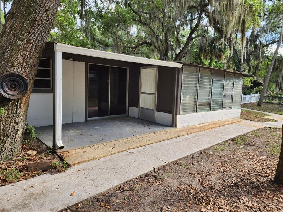 For Rent: $1,600 (3 beds, 2 baths, 1300 Square Feet)