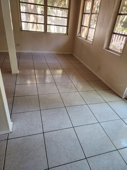 For Rent: $1,600 (3 beds, 2 baths, 1300 Square Feet)