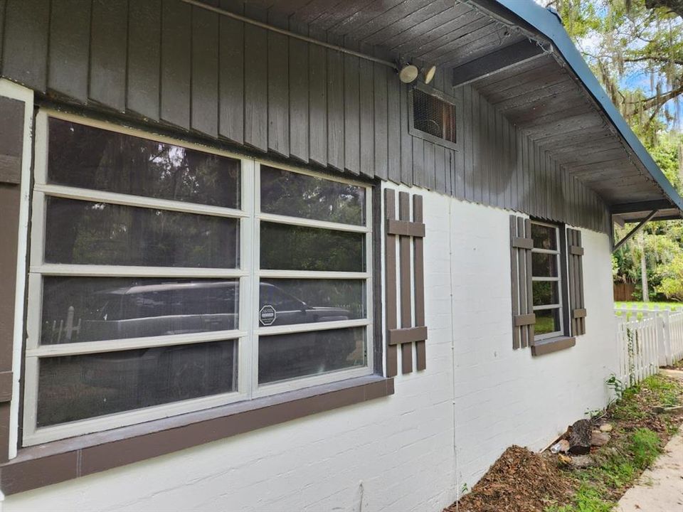 For Rent: $1,600 (3 beds, 2 baths, 1300 Square Feet)