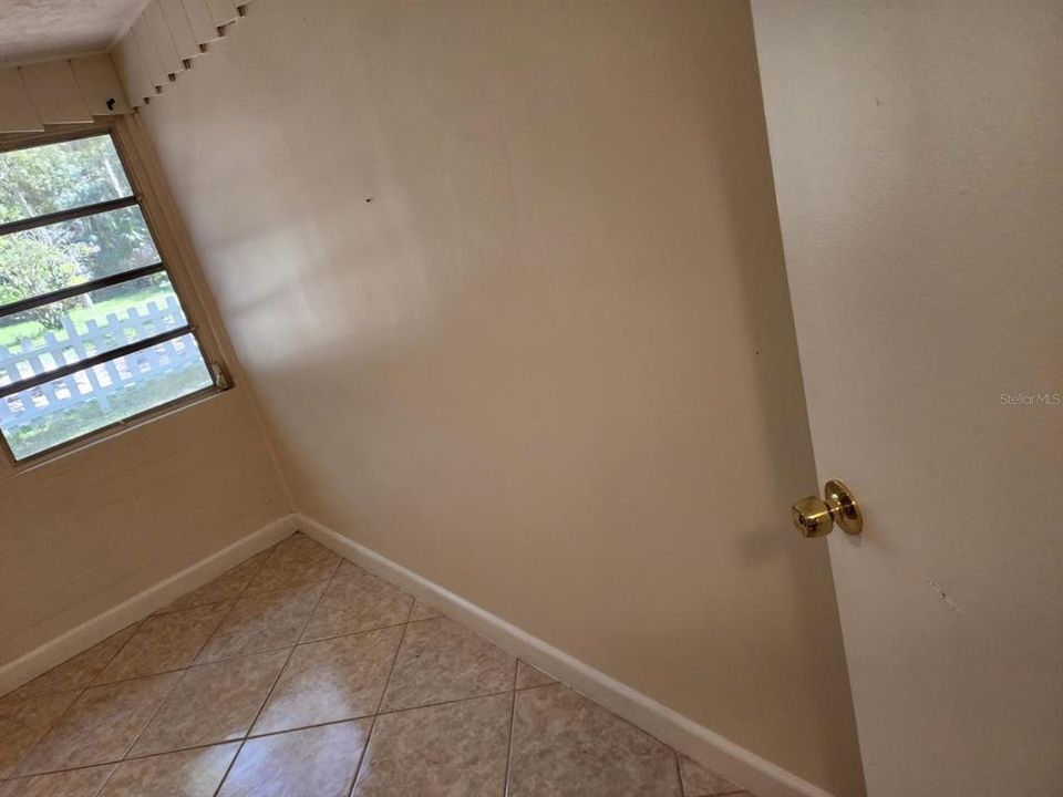 For Rent: $1,600 (3 beds, 2 baths, 1300 Square Feet)