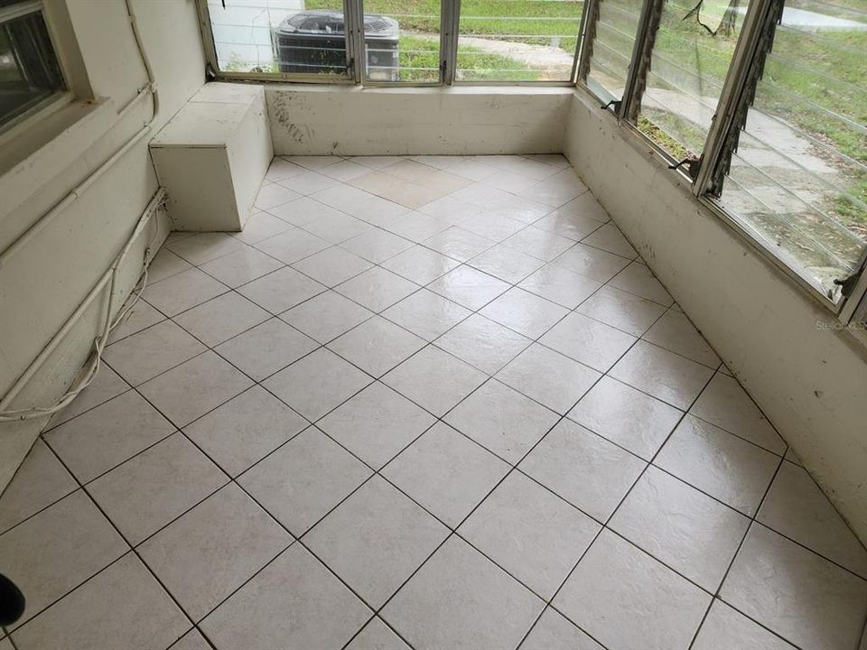 For Rent: $1,600 (3 beds, 2 baths, 1300 Square Feet)