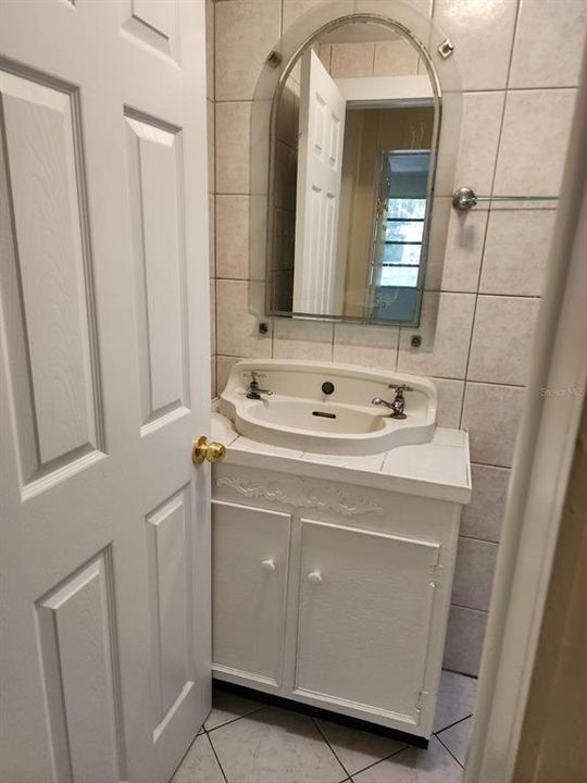 For Rent: $1,600 (3 beds, 2 baths, 1300 Square Feet)