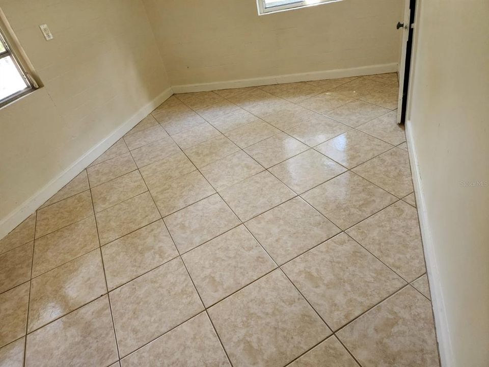 For Rent: $1,600 (3 beds, 2 baths, 1300 Square Feet)