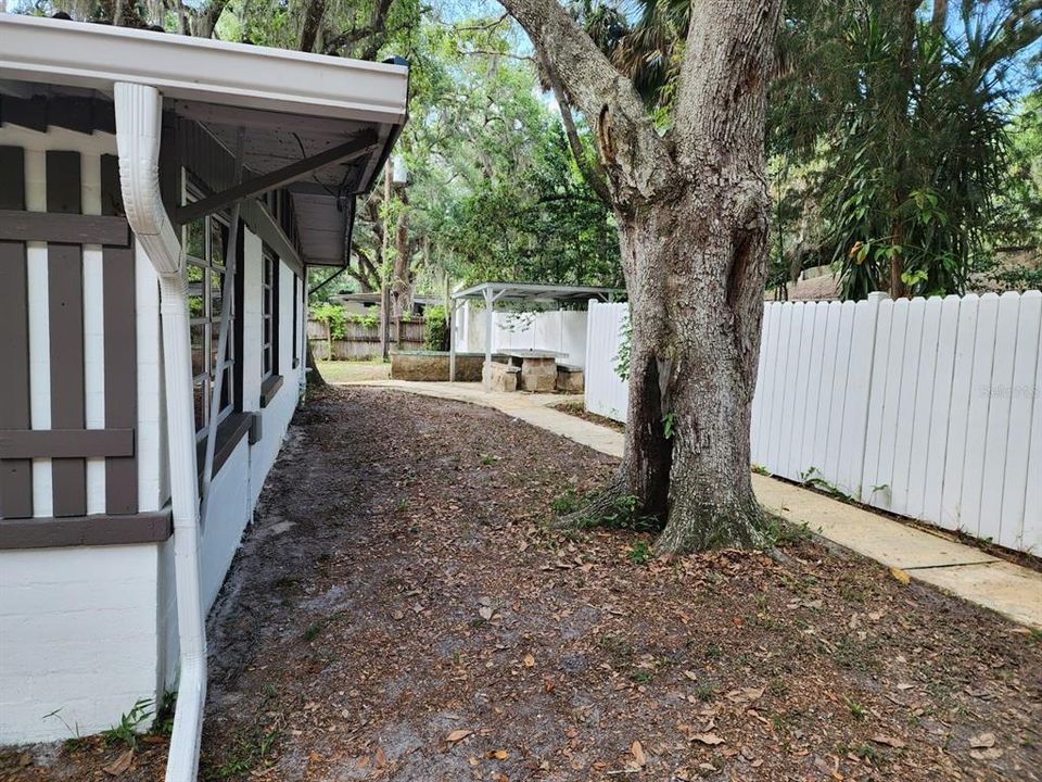 For Rent: $1,600 (3 beds, 2 baths, 1300 Square Feet)