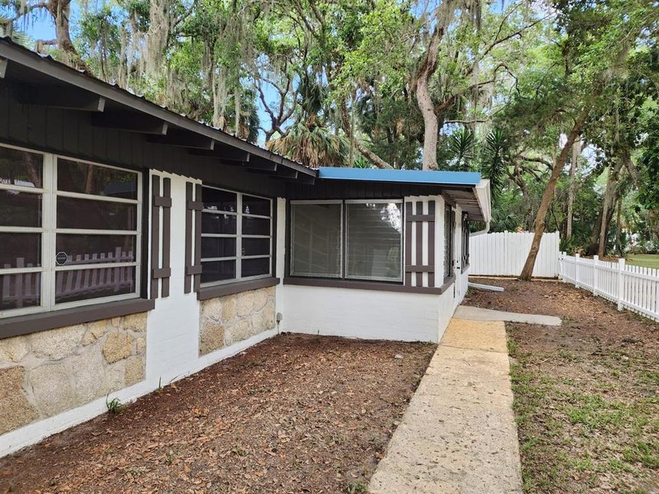 For Rent: $1,600 (3 beds, 2 baths, 1300 Square Feet)