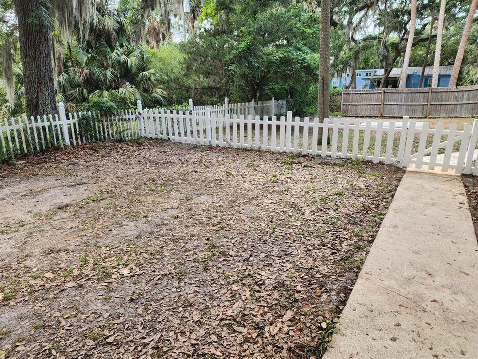 For Rent: $1,600 (3 beds, 2 baths, 1300 Square Feet)