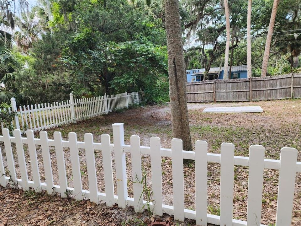 For Rent: $1,600 (3 beds, 2 baths, 1300 Square Feet)