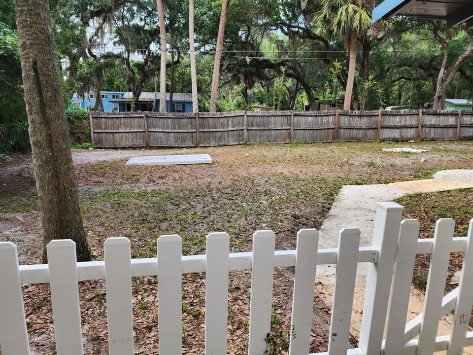 For Rent: $1,600 (3 beds, 2 baths, 1300 Square Feet)