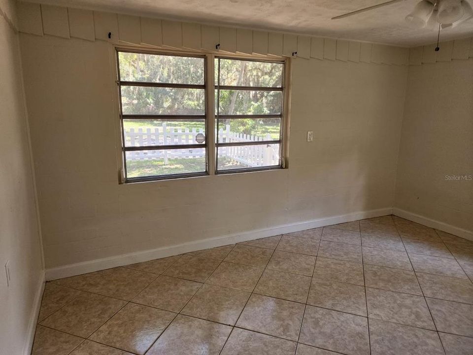 For Rent: $1,600 (3 beds, 2 baths, 1300 Square Feet)