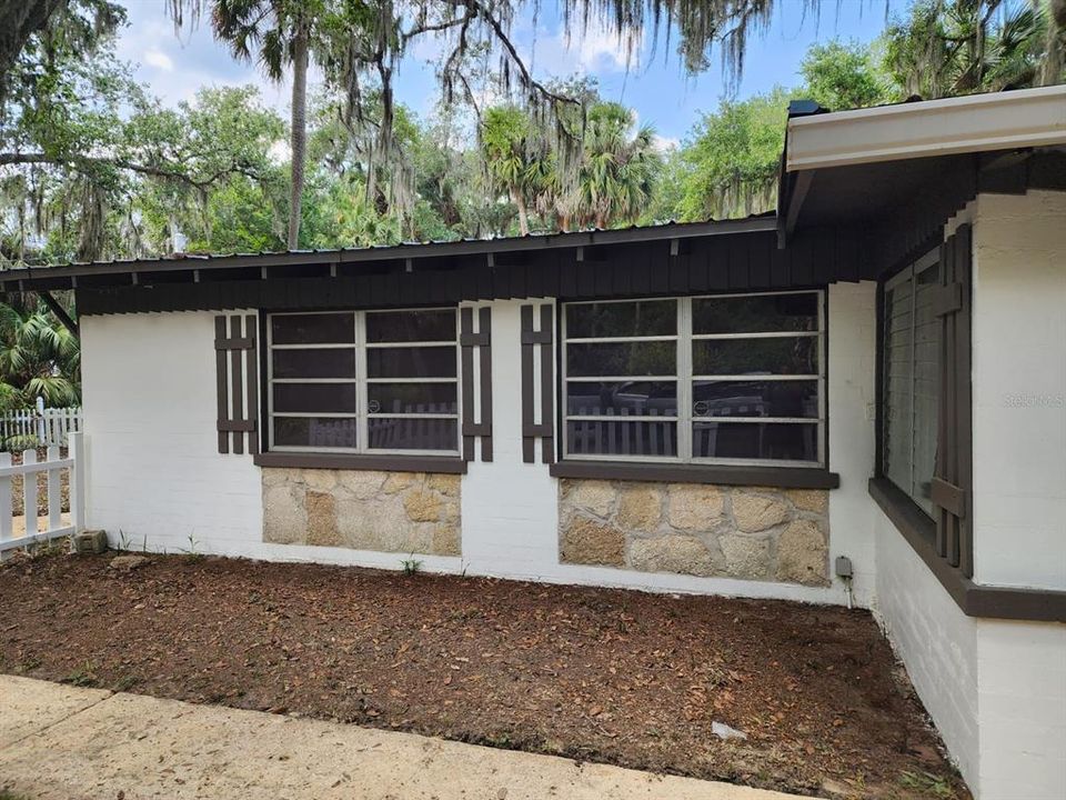 For Rent: $1,600 (3 beds, 2 baths, 1300 Square Feet)