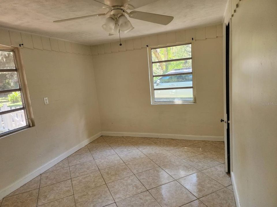 For Rent: $1,600 (3 beds, 2 baths, 1300 Square Feet)