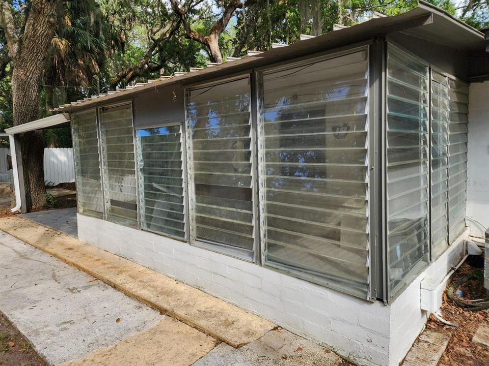 For Rent: $1,600 (3 beds, 2 baths, 1300 Square Feet)