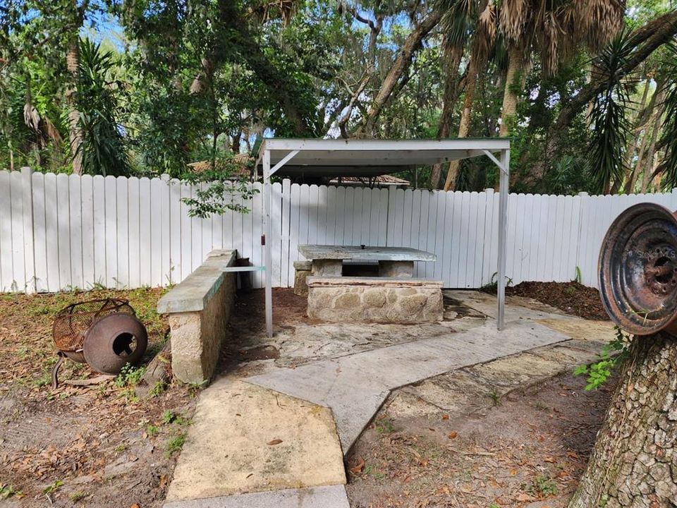 For Rent: $1,600 (3 beds, 2 baths, 1300 Square Feet)