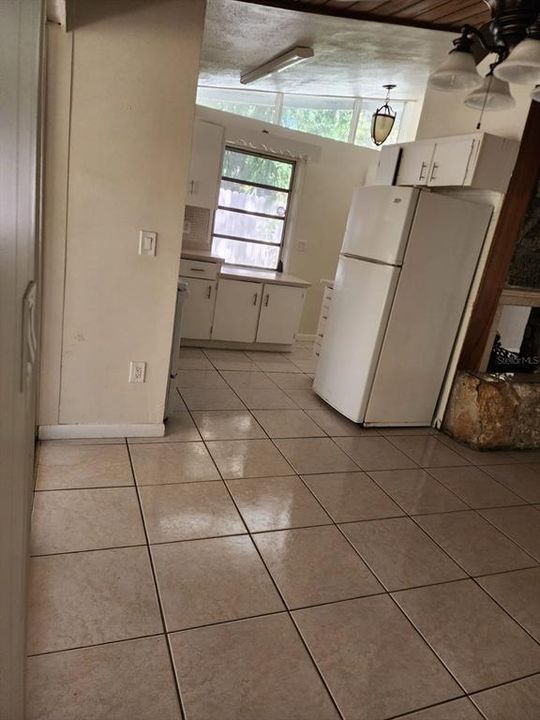 For Rent: $1,600 (3 beds, 2 baths, 1300 Square Feet)