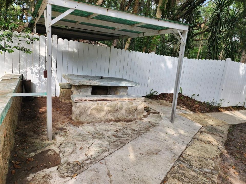 For Rent: $1,600 (3 beds, 2 baths, 1300 Square Feet)