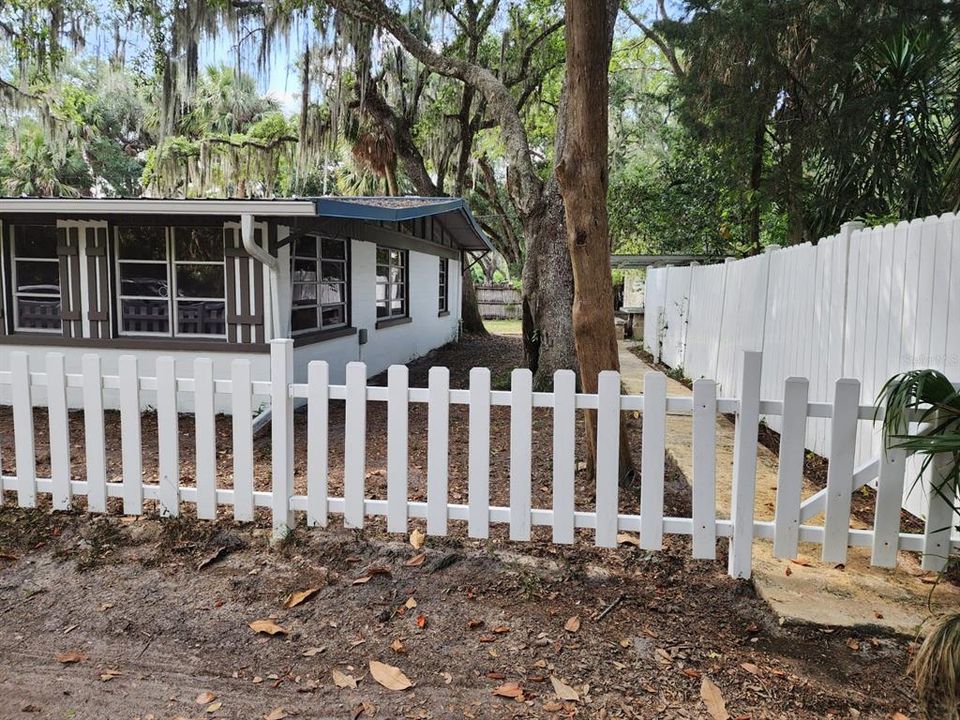 For Rent: $1,600 (3 beds, 2 baths, 1300 Square Feet)