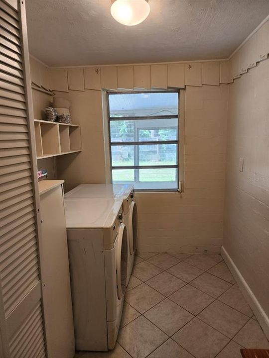For Rent: $1,600 (3 beds, 2 baths, 1300 Square Feet)