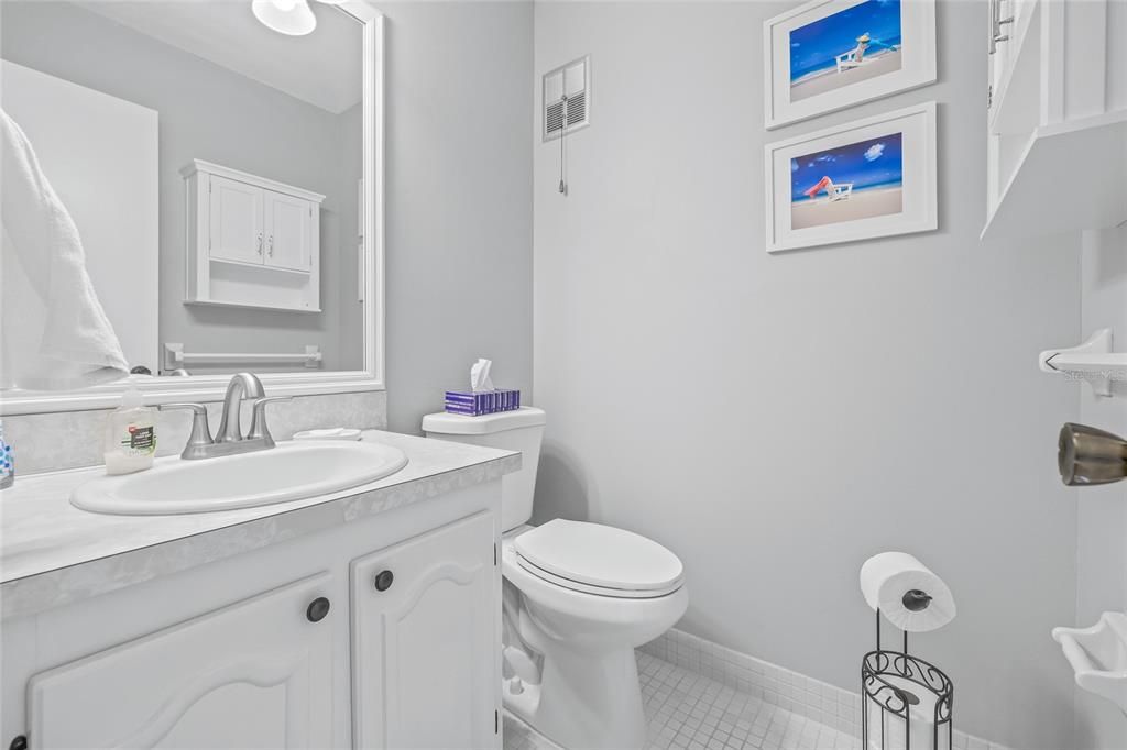 待售: $123,500 (1 贝兹, 1 浴室, 779 平方英尺)