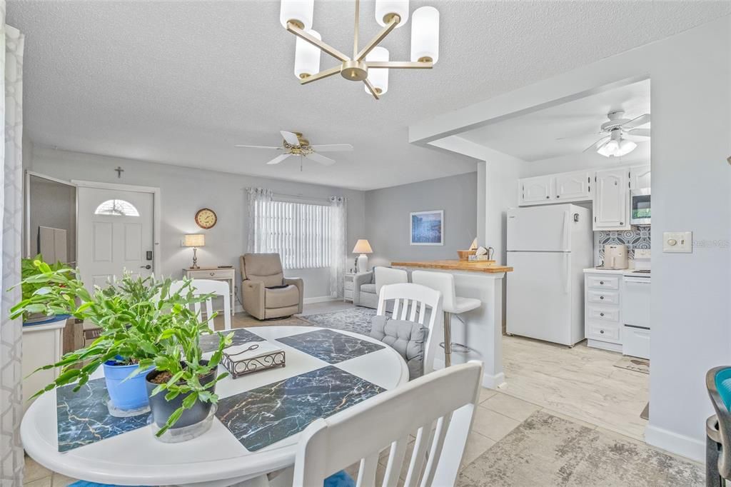 待售: $123,500 (1 贝兹, 1 浴室, 779 平方英尺)