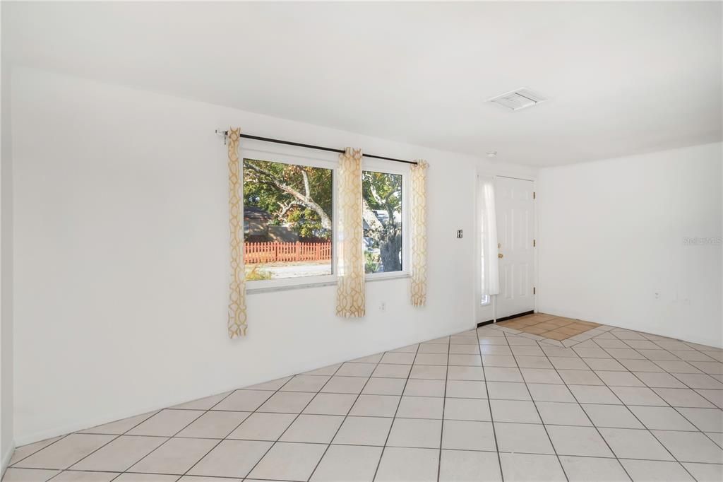 На продажу: $215,000 (3 спален, 1 ванн, 1176 Квадратных фут)