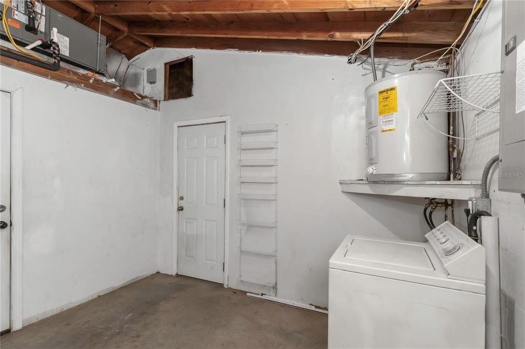 На продажу: $215,000 (3 спален, 1 ванн, 1176 Квадратных фут)