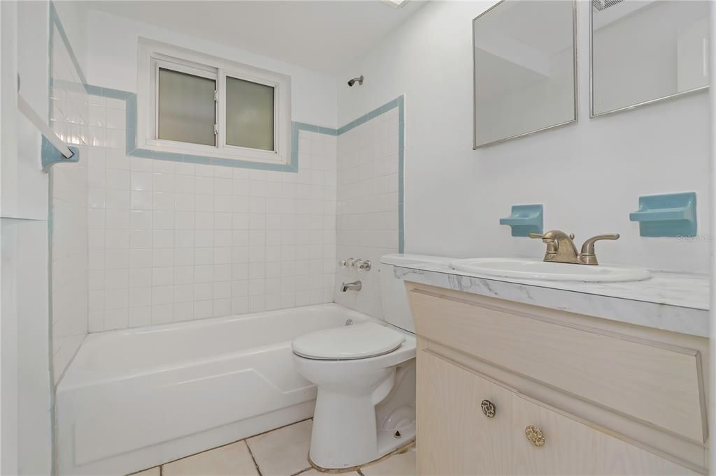 На продажу: $215,000 (3 спален, 1 ванн, 1176 Квадратных фут)