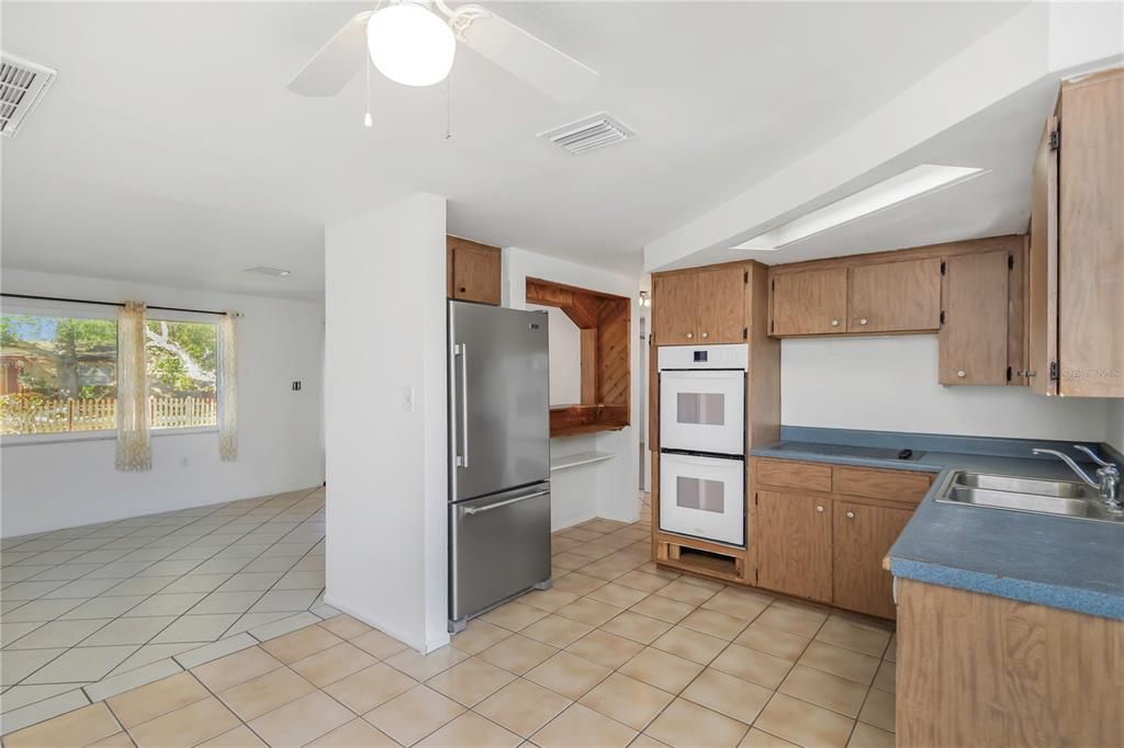 На продажу: $215,000 (3 спален, 1 ванн, 1176 Квадратных фут)