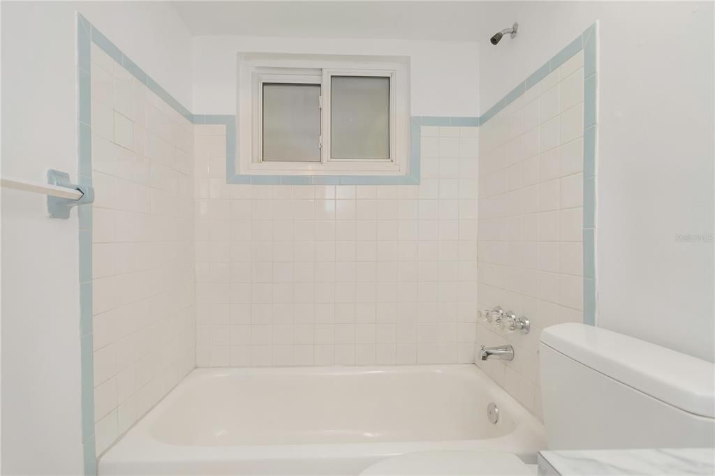 На продажу: $215,000 (3 спален, 1 ванн, 1176 Квадратных фут)