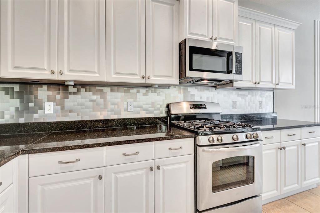 For Sale: $445,000 (3 beds, 2 baths, 1571 Square Feet)