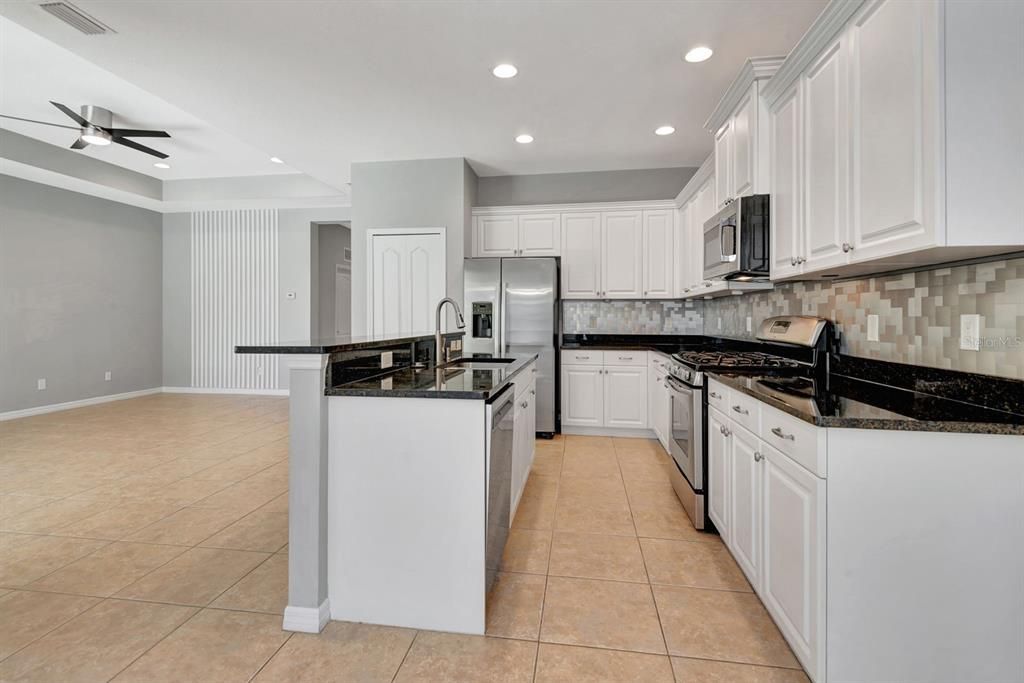 For Sale: $445,000 (3 beds, 2 baths, 1571 Square Feet)