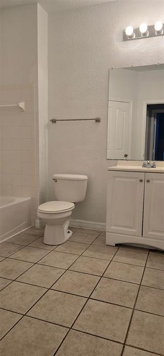 待售: $199,500 (2 贝兹, 1 浴室, 848 平方英尺)