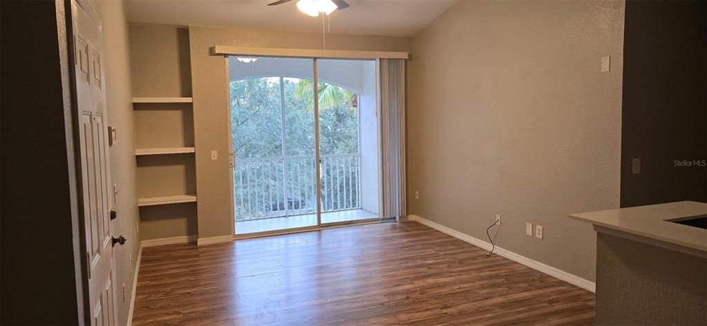 待售: $199,500 (2 贝兹, 1 浴室, 848 平方英尺)