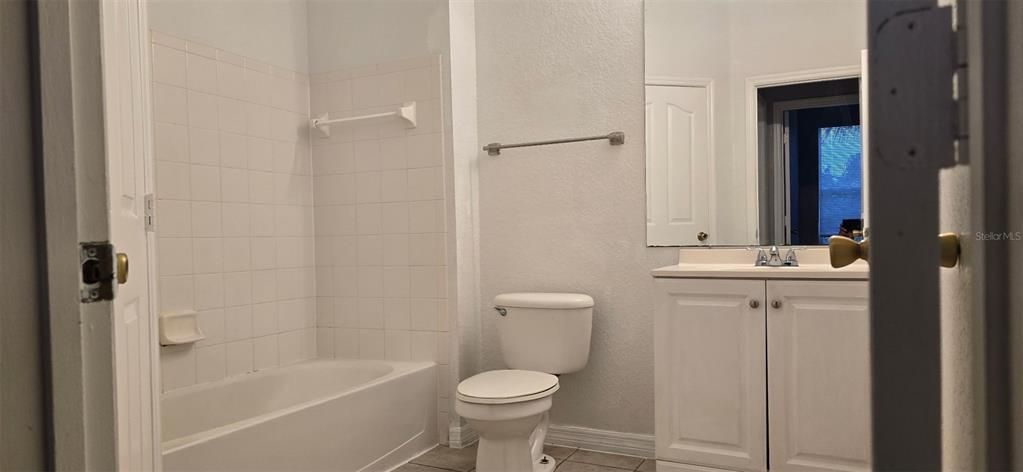 待售: $199,500 (2 贝兹, 1 浴室, 848 平方英尺)