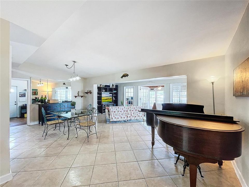 For Sale: $675,000 (2 beds, 2 baths, 1742 Square Feet)