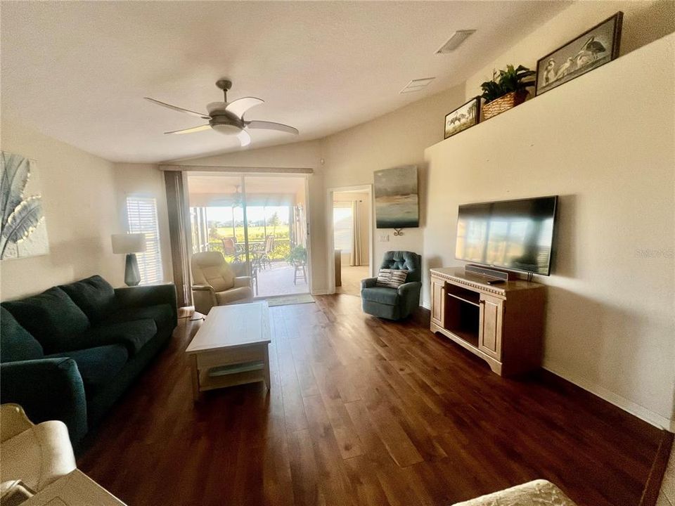 En Venta: $279,000 (2 camas, 2 baños, 1477 Pies cuadrados)