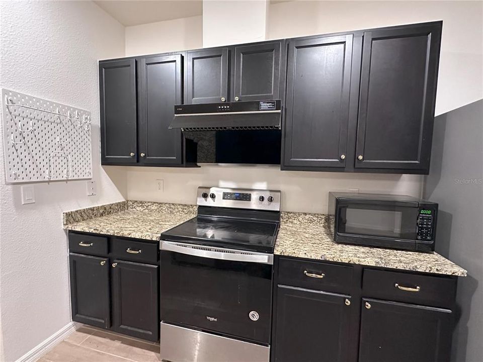 For Rent: $2,300 (3 beds, 2 baths, 1768 Square Feet)