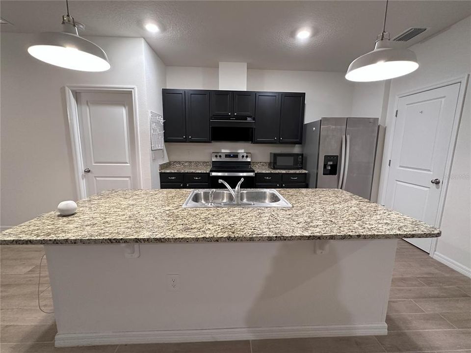 For Rent: $2,300 (3 beds, 2 baths, 1768 Square Feet)