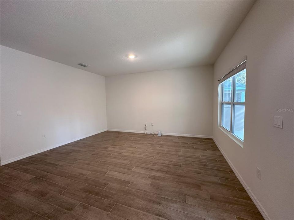 For Rent: $2,300 (3 beds, 2 baths, 1768 Square Feet)