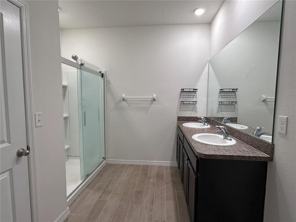 For Rent: $2,300 (3 beds, 2 baths, 1768 Square Feet)