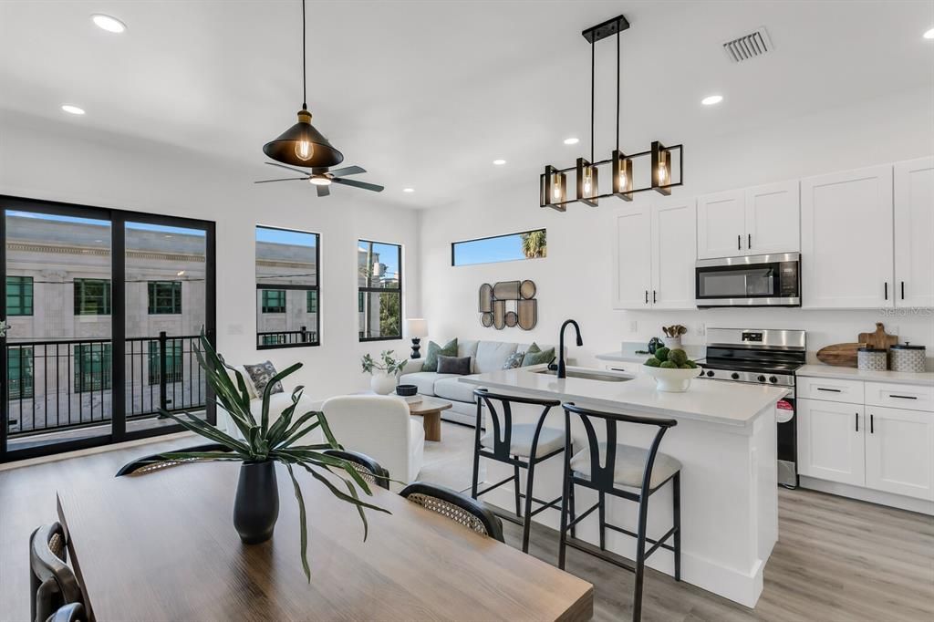 В аренду: $4,800 (4 спален, 4 ванн, 2287 Квадратных фут)