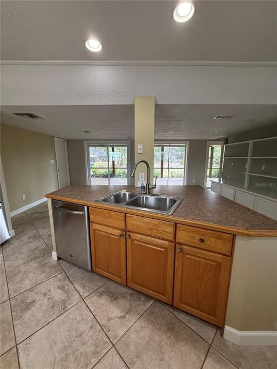 For Rent: $3,700 (4 beds, 3 baths, 2751 Square Feet)